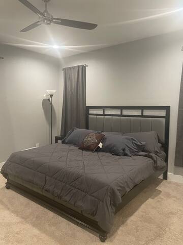 Spacious 5-br house in beautiful Dallas with AC gallery image 5