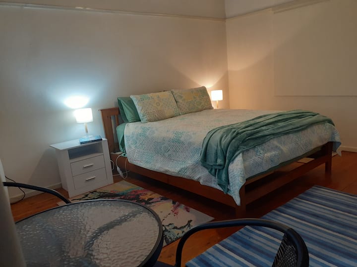 Pet friendly.Quiet and comfortable private room. Bed and breakfasts for Rent in Holbrook, New