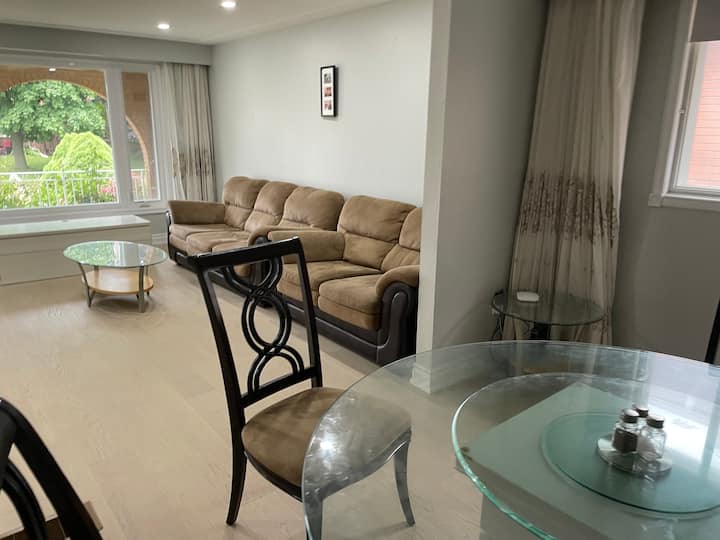 .Hu0 2-level Home 3 Br, Living, Kitchen, Dining - カナダ ハミルトン