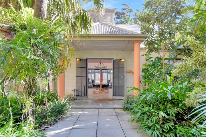 Turtles Crossing gallery image 3