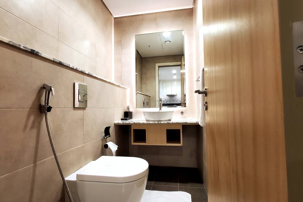 Modern 3 BR with Full Burj Khalifa and Sea View