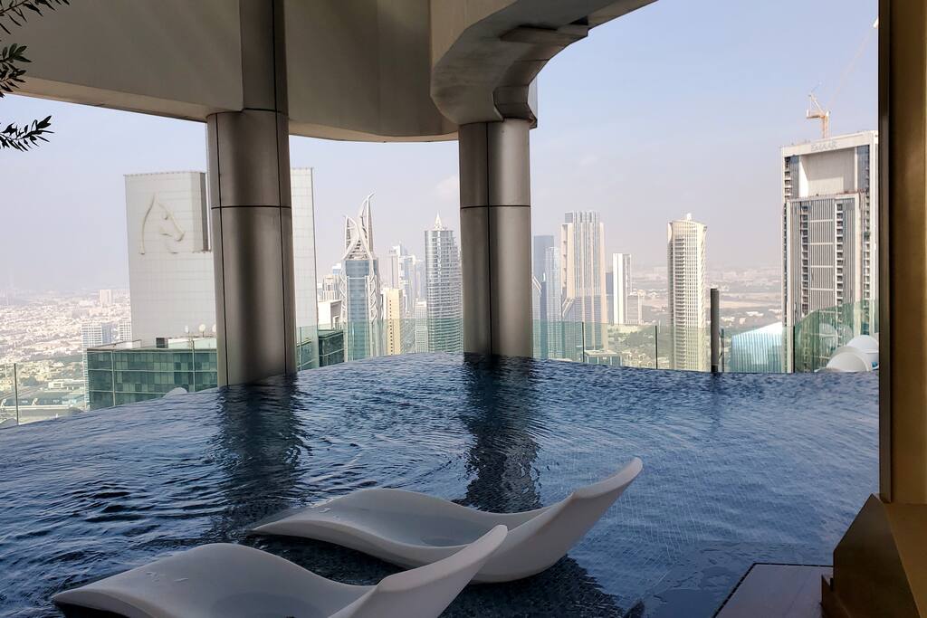 Modern 3 BR with Full Burj Khalifa and Sea View