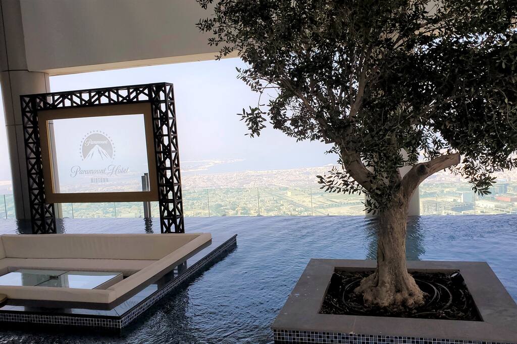 Modern 3 BR with Full Burj Khalifa and Sea View