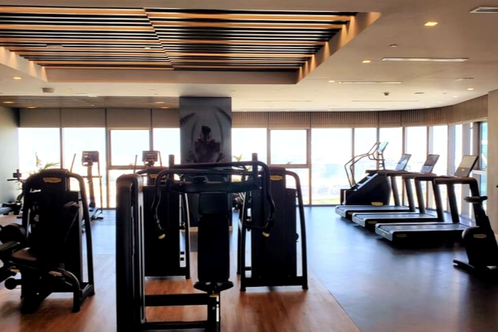 Modern 3 BR with Full Burj Khalifa and Sea View