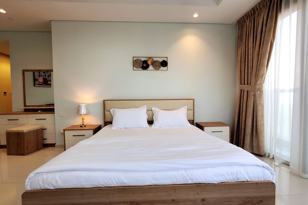 Modern 3 BR with Full Burj Khalifa and Sea View