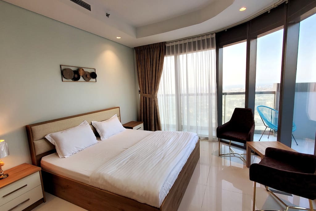 Modern 3 BR with Full Burj Khalifa and Sea View