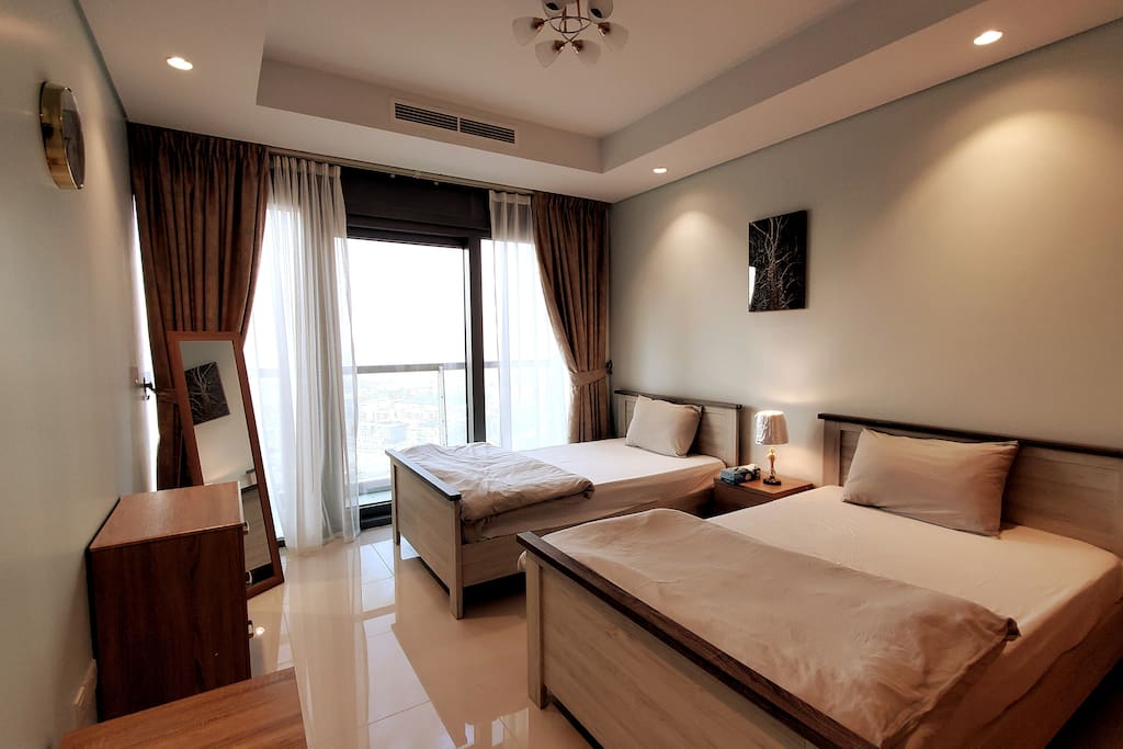 Modern 3 BR with Full Burj Khalifa and Sea View