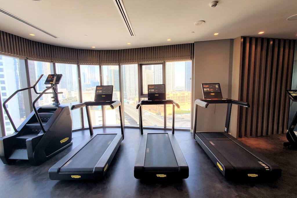 Modern 3 BR with Full Burj Khalifa and Sea View