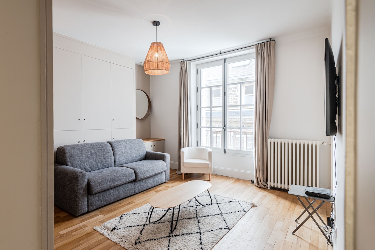 Mali dnevni boravak s Smart TV-om