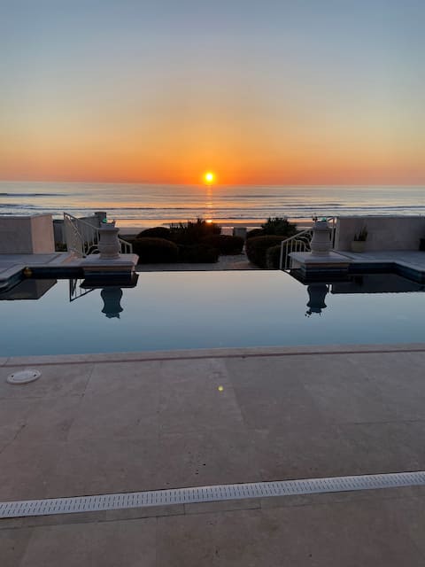 Beautiful Beach/Oceanfront Villa with Private Pool