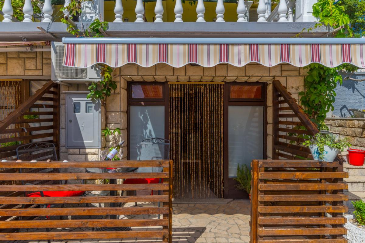 Studio apartment Buki