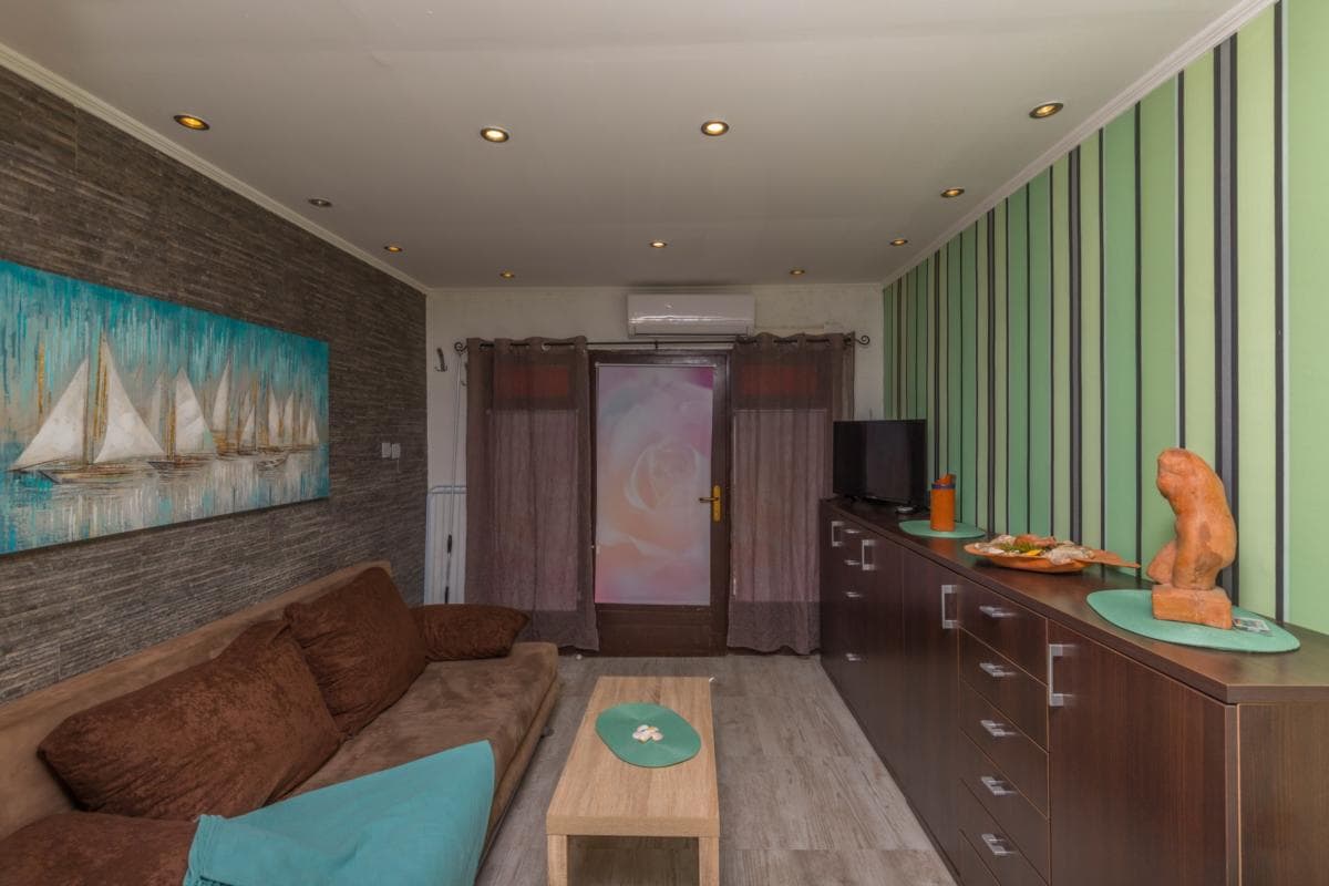 Studio apartment Buki