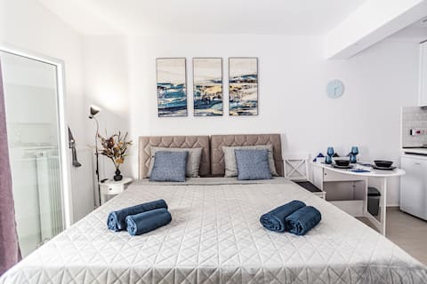 Lucia, city central apartment 2