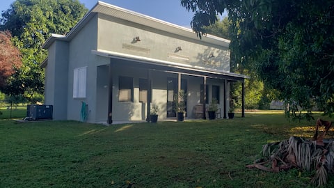 Adorable 2 bedroom guest house on secure property
