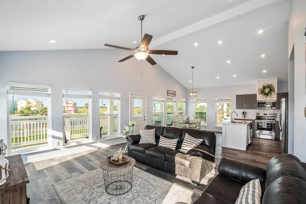 Port A Ocean Breeze ima otvoreni koncept tlocrta u kojem ima dovoljno prostora za obitelj i prijatelje