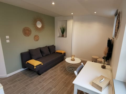 Top Airbnb: Small house close to the beach. in Dives Sur Mer