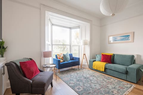 Happy 3 bedroom home in Mumbles newly refurbished