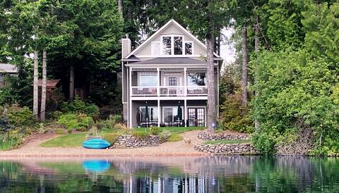 Beautiful Lakehouse w/ Hot Tub and Private Beach