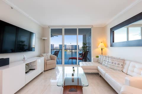 Top performing Airbnb: Beautiful 2 bedroom 2 bathroom with pool in Sunny Isles Beach