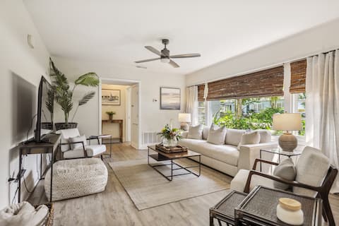 Cottage- 1/2 block to Beach- 3 Blocks to Downtown!