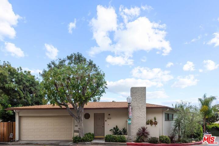 Sunlit Two Bedroom + Office in Beachwood Canyon gallery image 5