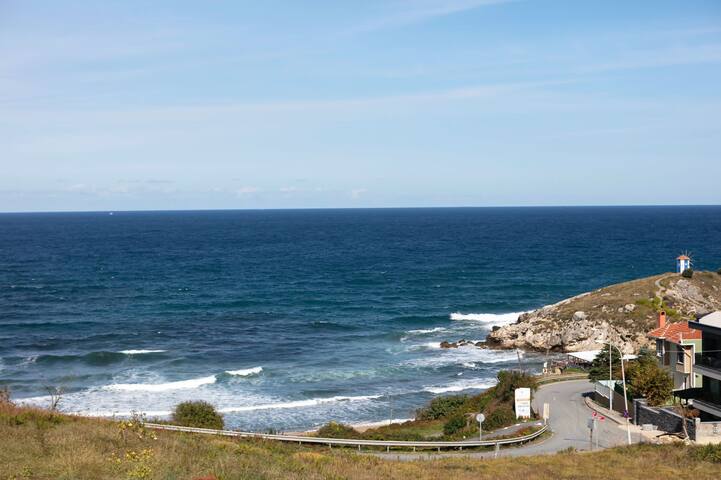 Luxury 4-bedroom villa by the sea gallery image 2