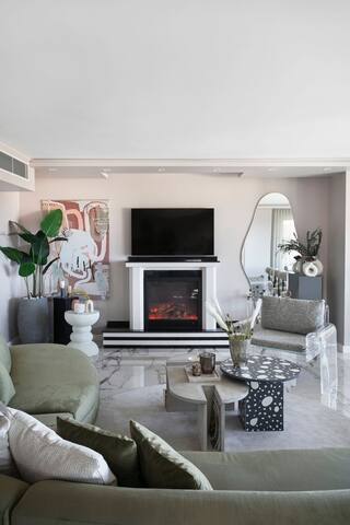 Luxury 4-bedroom villa by the sea gallery image 3