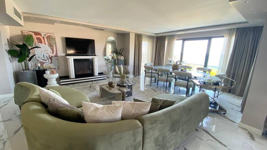 Luxury 4-bedroom villa by the sea gallery image 5