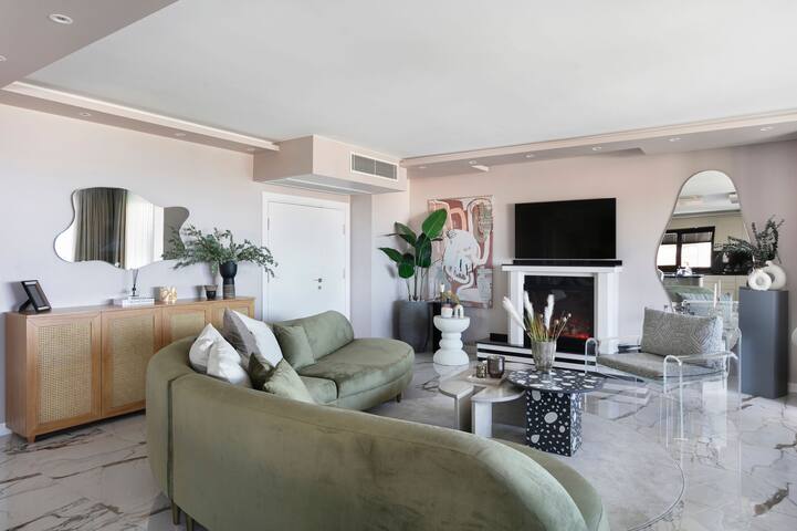 Luxury 4-bedroom villa by the sea gallery image 4