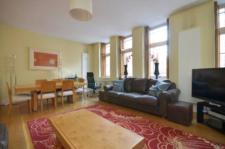 3 bed Covent Garden apartment with terrace gallery image 5