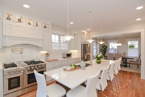 Peaceful Garden Retreat w/ big Jacuzzi near Yale