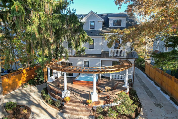 5BR near Yale with hot tub & garden