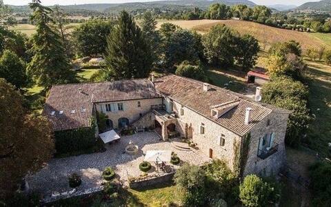 Charming property in Provencal 17th century bastide