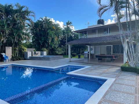 Large country house with a pool and private jacuzzi