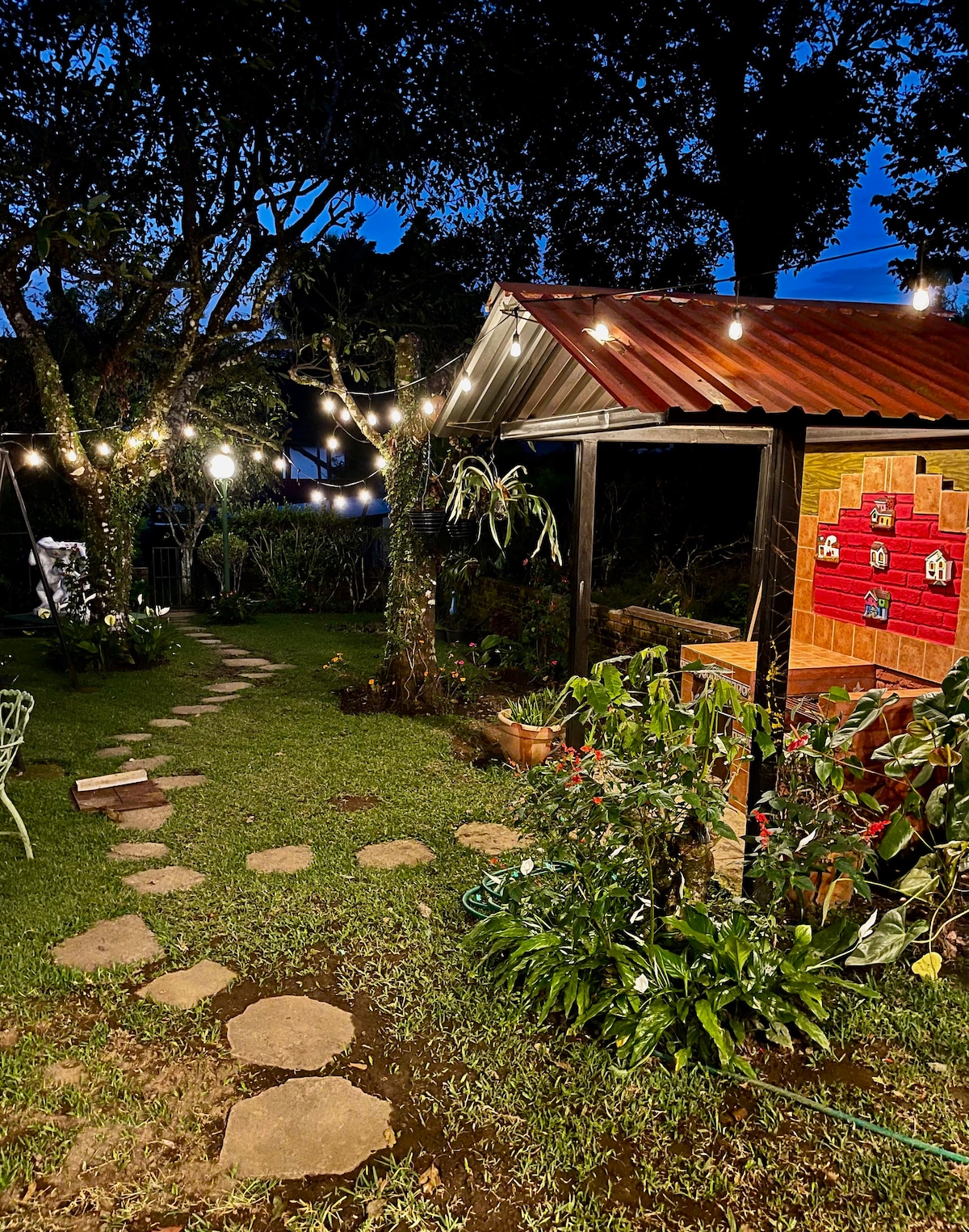 Apaneca house/bonfire/Albanian labyrinth