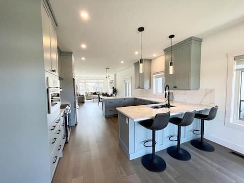 Home in beautiful Port Elgin, minutes from beach.