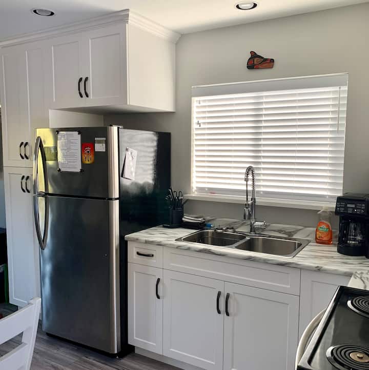 Chims Cabins - 1 Queen Bed, Full Kitchen, Laundry - Port Alberni