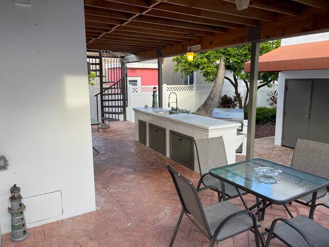 Beautiful 3 bedroom cottage with private rooftop gallery image 5