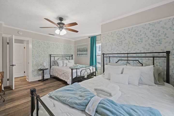 [Bedroom #1 / Upstairs] 2 Queen beds & smart TV