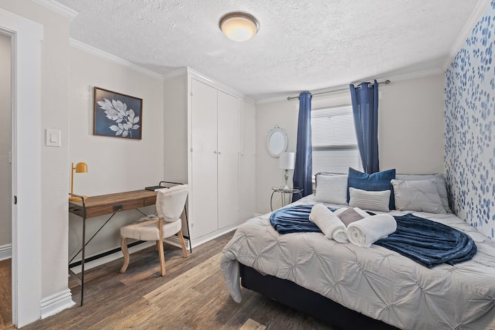 [Bedroom #4 / Downstairs] Queen bed, smart TV & workspace