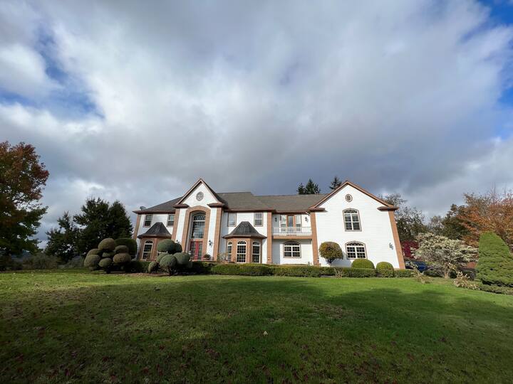 6Br Gated Estate 15 min from Downtown and Wineries Houses for Rent in