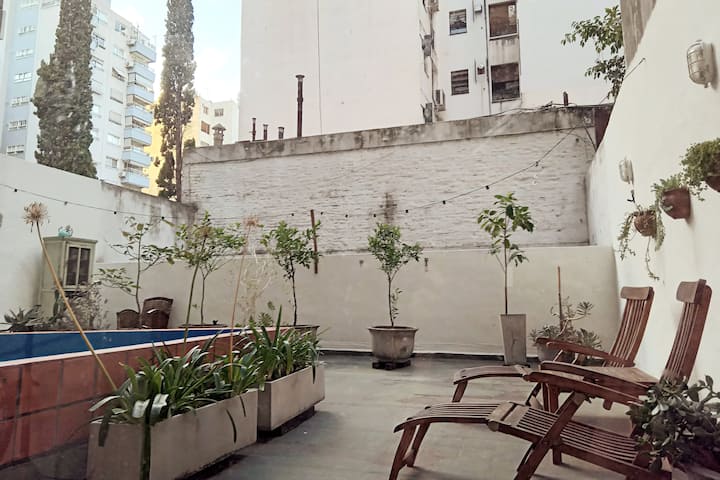 Two-bedroom apartment with backyard and private pool in Recoleta