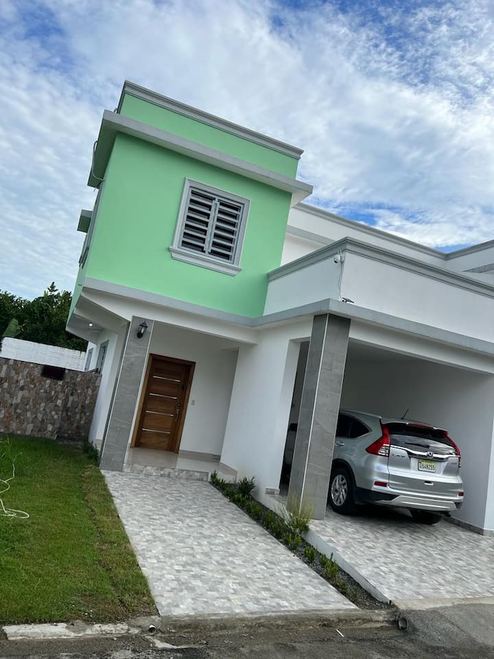 Casa adosada residencial Palma Real, Bonao Casas adosadas en alquiler