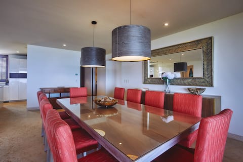 Condo Azul:Luxury Condo, Housekeeper, Private Pool