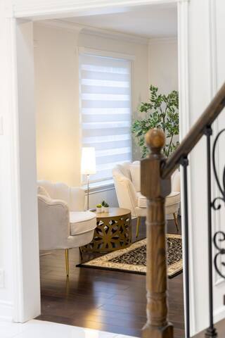 *NEW Luxury 4 Bdrm Home w Pool Table gallery image 3