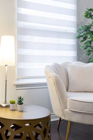 *NEW Luxury 4 Bdrm Home w Pool Table gallery image 5