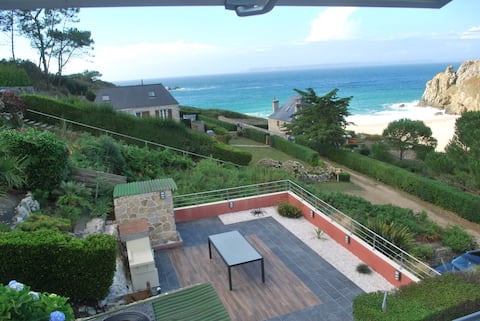 Beautiful beachfront villa in Pors Péron