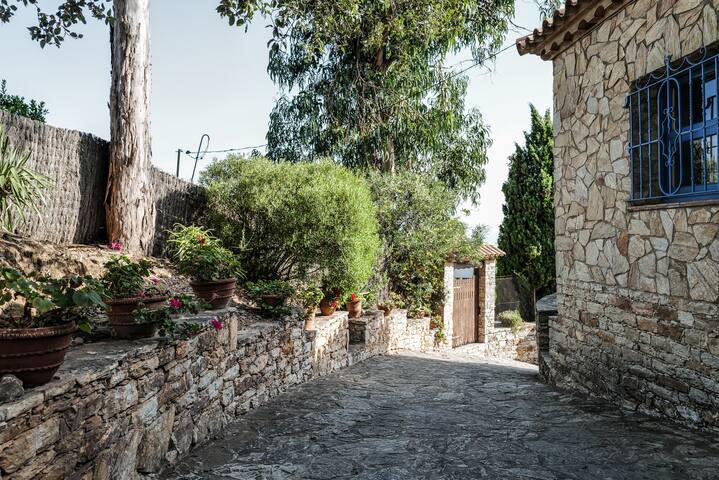 Big Property – Private Pool – Fabulous Sea Views gallery image 5