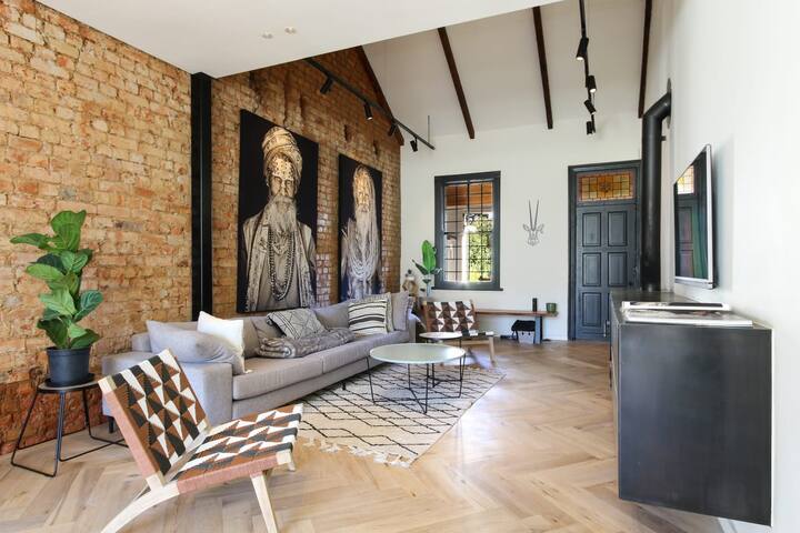 Renovated 4 bedroom house with heated pool gallery image 2