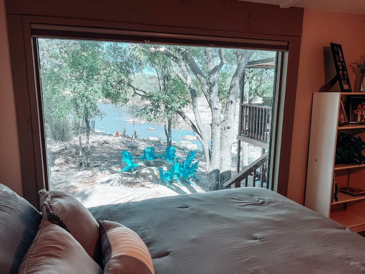 PK Lakeside Lodge. Close to Rocker B Sleeps 10 Houses for Rent in